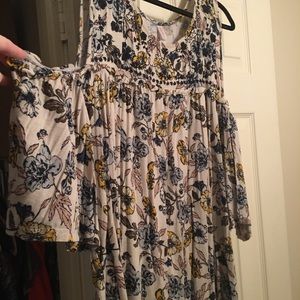 2X womens cold shoulder top